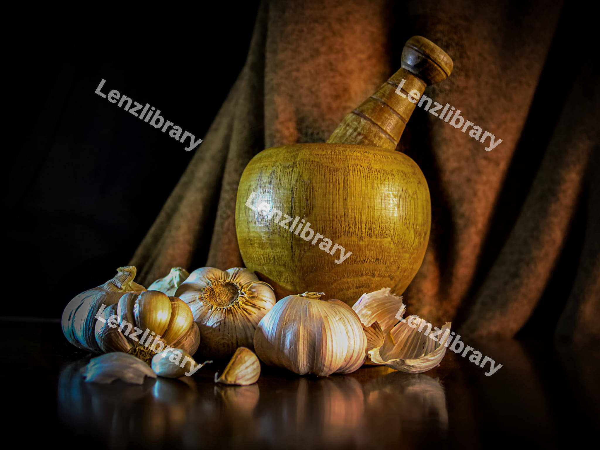 Bulbs of garlic in the dark